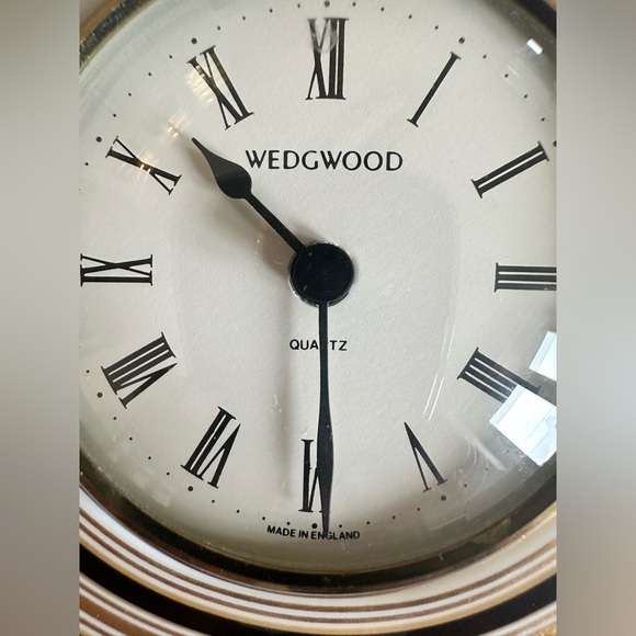 VINTAGE WEDGWOOD Bone China Floral & Gold Clock - Quartz Movement - Picture 9 of 15